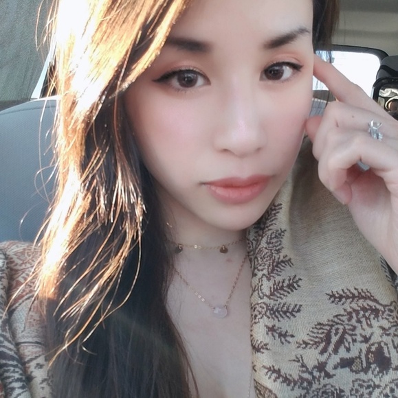 Meet your Posher, Kate! - Picture 2 of 3